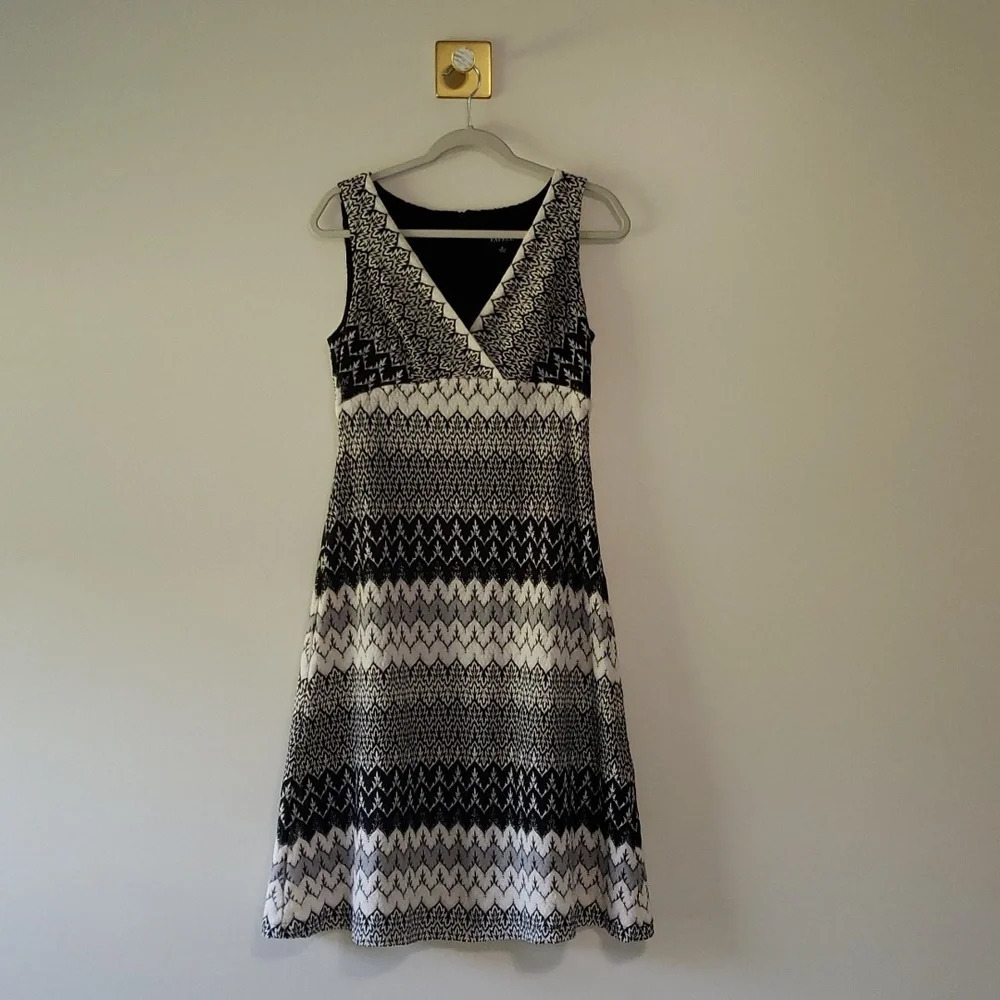 Adrianna Papell Sleeveless Dress 8 Black White Crochet Knit Minimalist Office